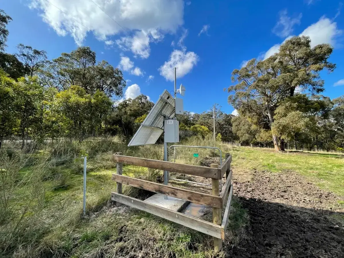 An example of a solar-powered pole mount non-standard nbn® Fixed Wireless connection